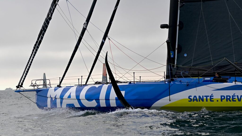 Vendée Globe : après un mois de course, Charlie Dalin file en tête à un "rythme de croisière"... Suivez la position des bateaux en direct