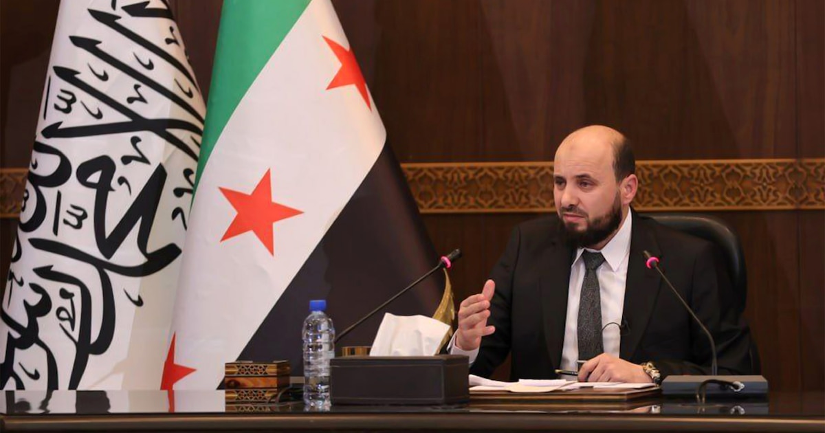 Une photo fournie par la chaîne Telegram de l'agence de presse syrienne Sana montre le Premier ministre chargé de la transition en Syrie, Mohammad al-Bachir, présidant une réunion du nouveau cabinet à Damas, le 10 décembre 2024