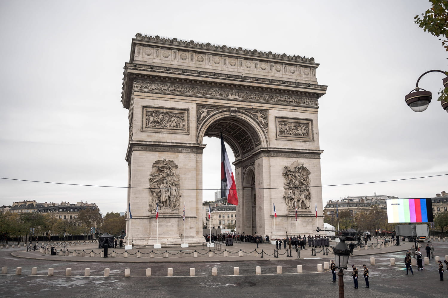 Alerte à la bombe à l'Arc de Triomphe : le monument évacué et des recherches en cours