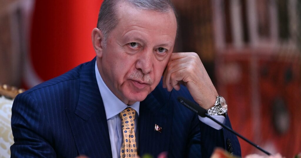 Le président turc Recep Tayyip Erdogan au bureau présidentiel de Dolmabahce à Istanbul, le 8 mars 2024