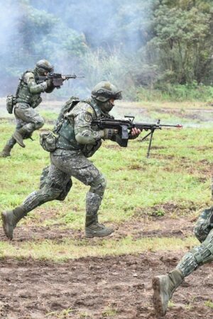 Des soldats participent à des exercices militaires à la base de Hualien, le 30 janvier 2018 à Taïwan