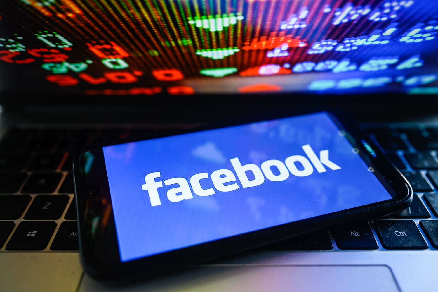 Facebook, WhatsApp et Instagram sont down : une panne géante rapportée, quand les services seront-ils rétablis ?