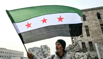 Pourquoi le drapeau de la Syrie a-t-il changé au lendemain de la chute de Bachar al-Assad ?