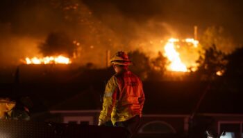 Incendies en Californie : la ville de Malibu reste sous la menace des flammes, des milliers de personnes ont été évacuées