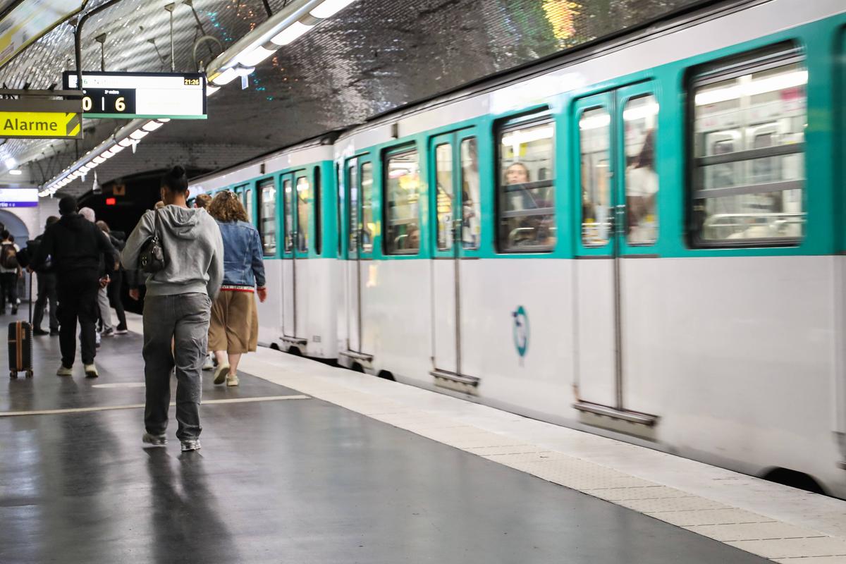 Six mois de prison avec sursis pour l’homme au maillot « anti juif » dans le métro