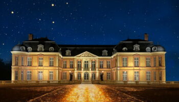 Ce château à une heure de Paris se transforme dès ce week-end - balades et spectacles lumineux au programme