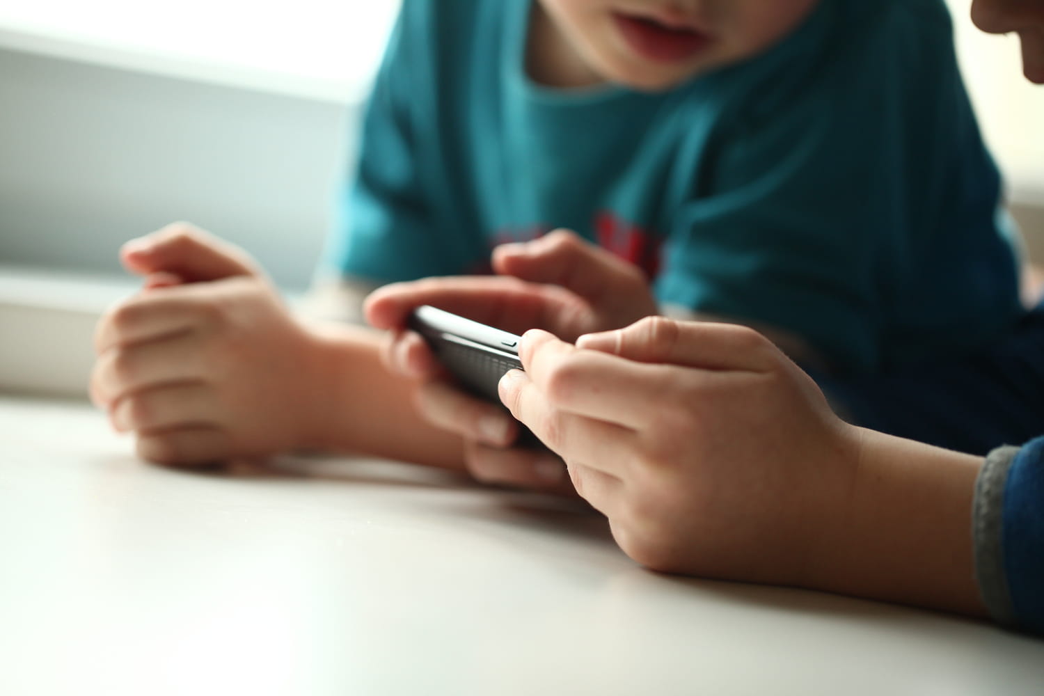 Les experts indiquent à quel âge un enfant peut avoir son téléphone, la plupart des parents se trompent