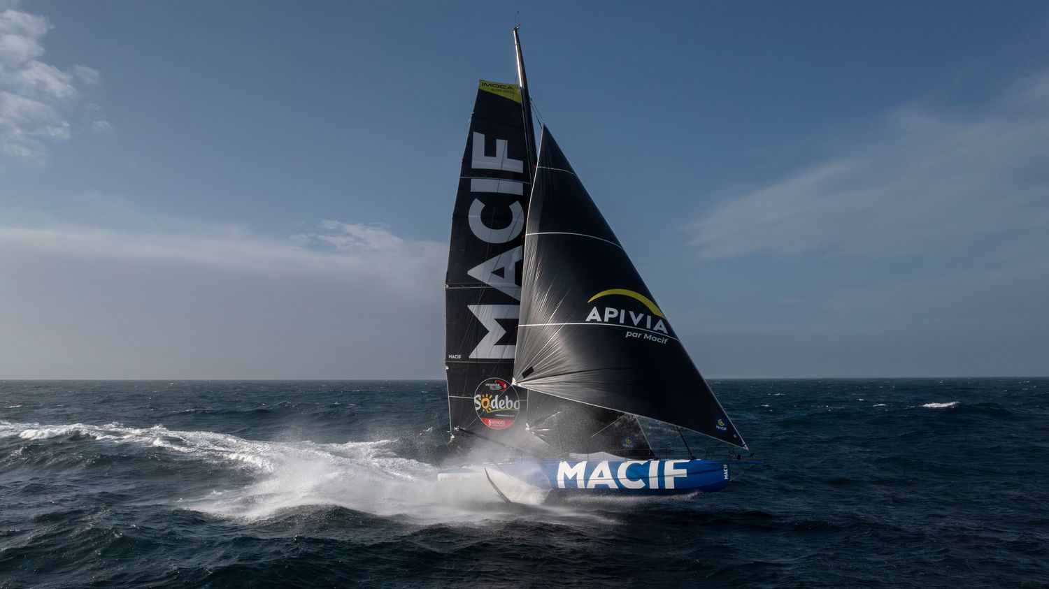 Vendée Globe : leader tranquille du classement, Charlie Dalin entre dans l'océan Pacifique... Suivez la position des bateaux en direct