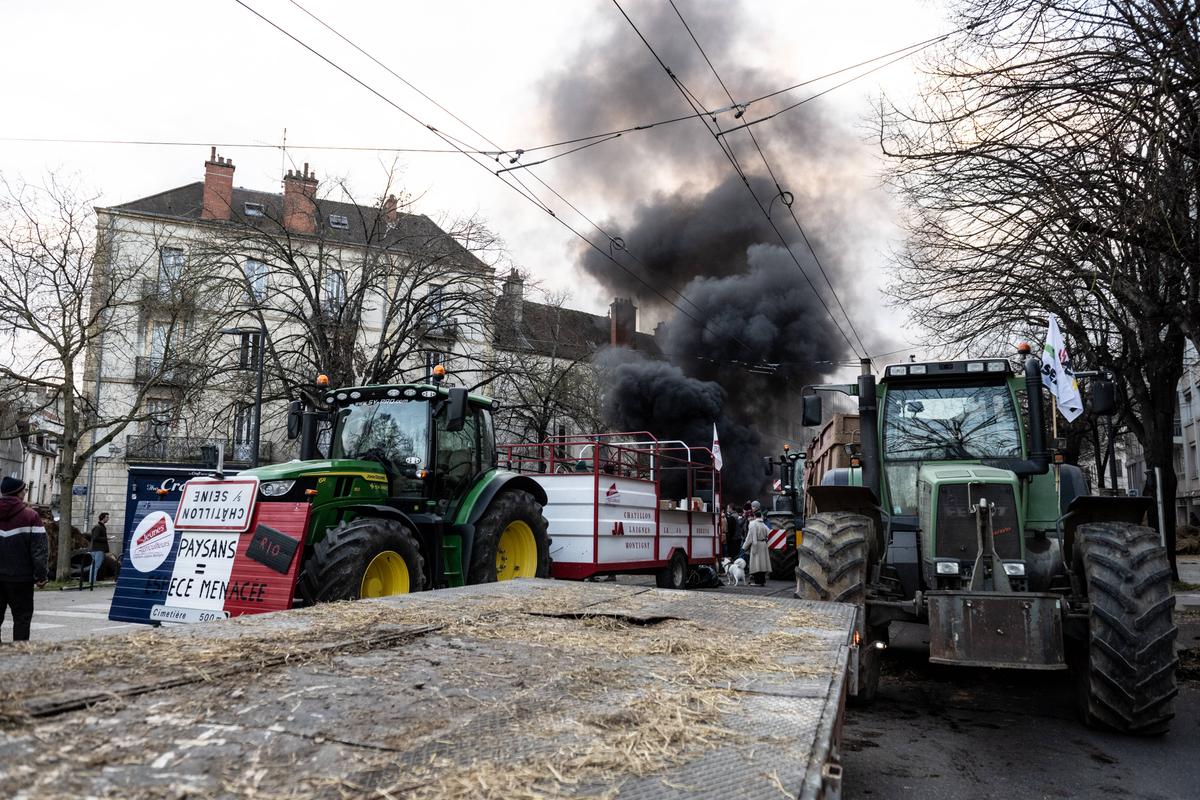 Colère des agriculteurs : la FNSEA n’exclut pas de nouvelles actions d’ici les fêtes, malgré la « fatigue »