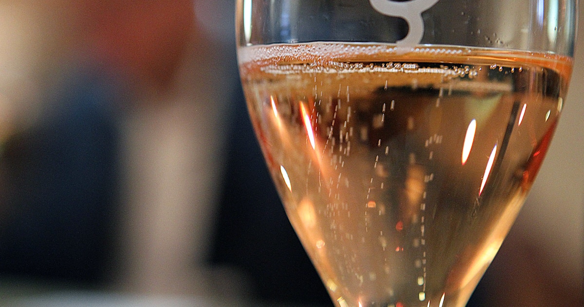 La teinte du champagne rosé constitue un précieux indicateur de sa méthode d'élaboration.