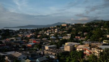 Cyclone Chido : Mayotte placé en alerte rouge cyclonique à partir de 22 heures, heure locale, annonce le préfet