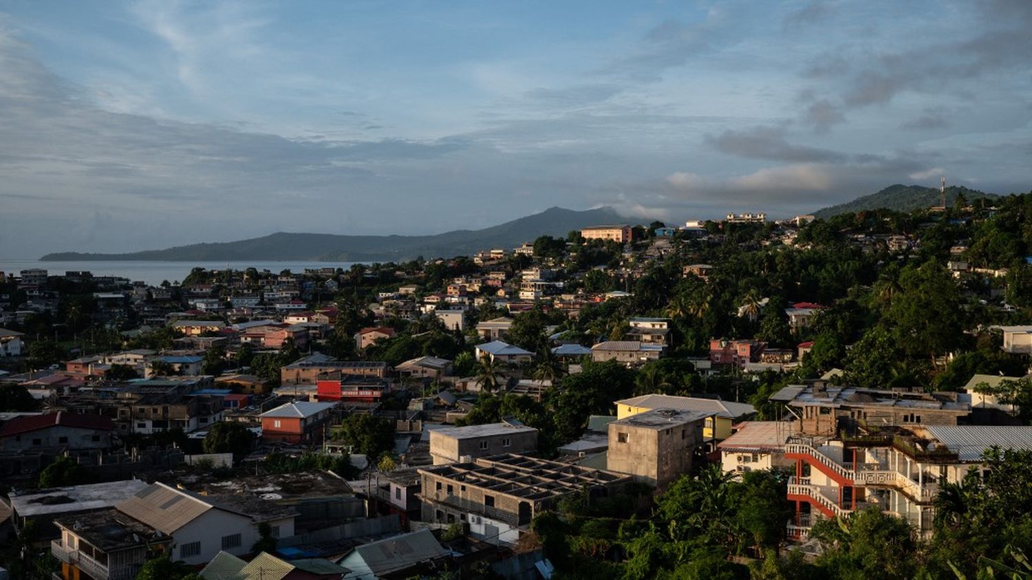 Cyclone Chido : Mayotte placé en alerte rouge cyclonique à partir de 22 heures, heure locale, annonce le préfet