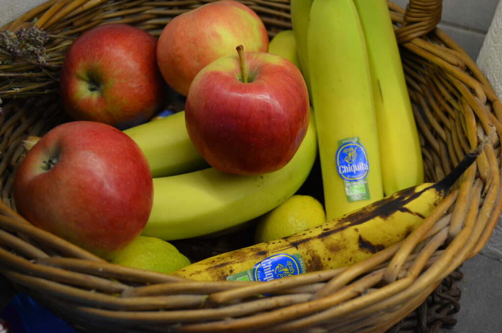 Ni dans la corbeille de fruits, ni dans le frigo - voici l'endroit où ranger les bananes pour qu'elles ne s'abîment pas