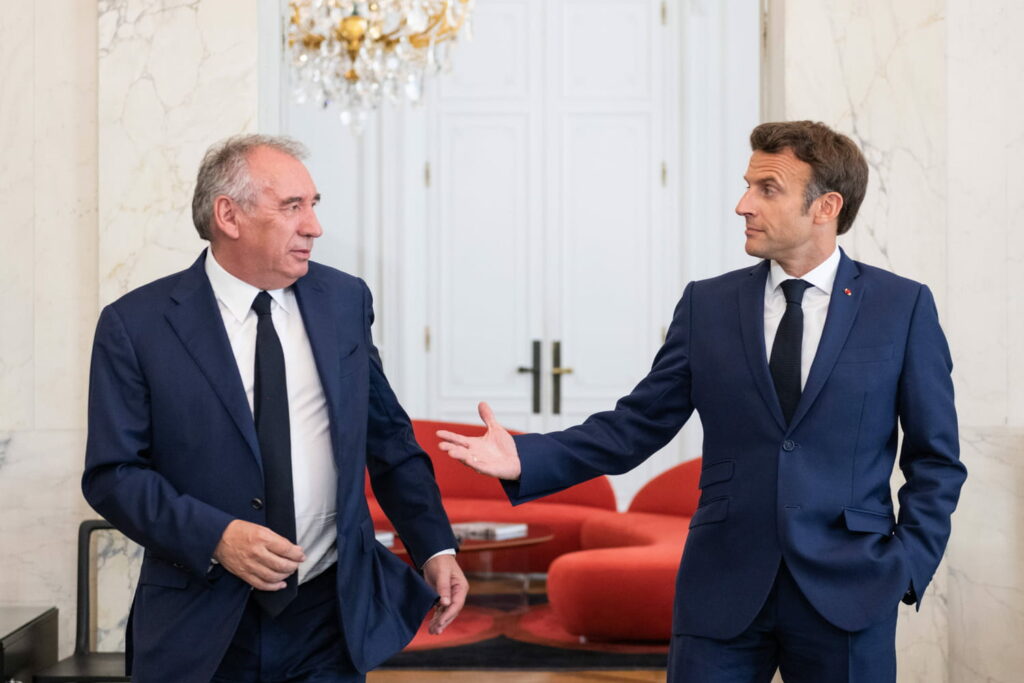 Pourquoi la nomination de Bayrou comme Premier ministre n'enchante pas Macron