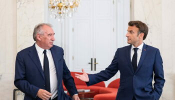 Pourquoi la nomination de Bayrou comme Premier ministre n'enchante pas Macron