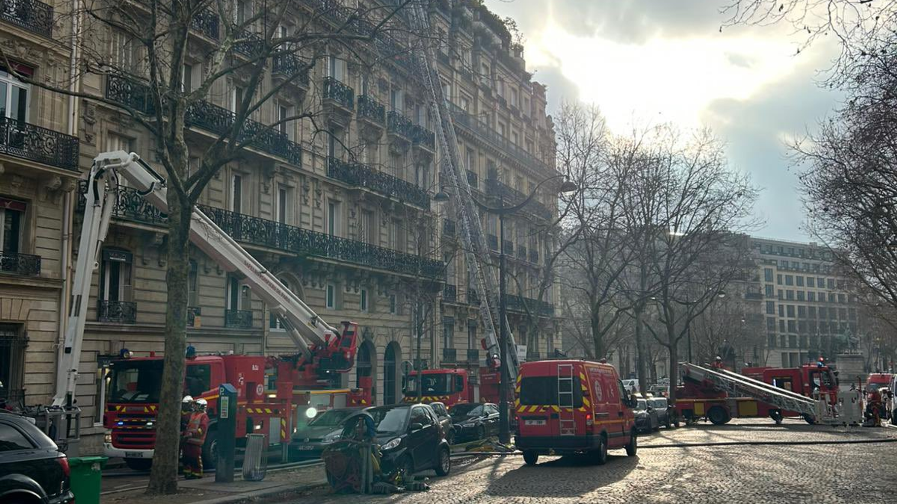 À Paris, un incendie se déclare dans un immeuble du 16e arrondissement, l’avenue d’Iena fermée