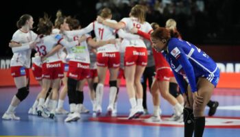 Euro de handball : passées à côté de leur match, les Bleues s'inclinent en demi-finales contre le Danemark