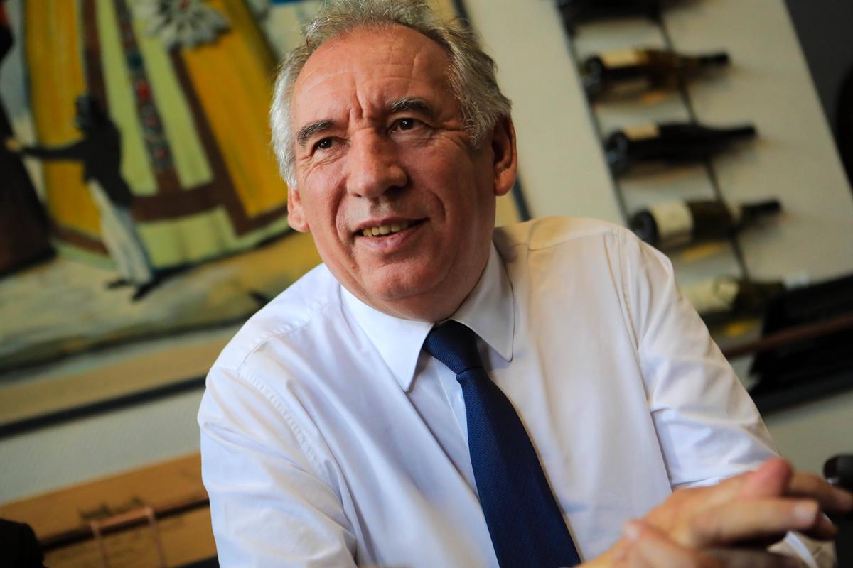 François Bayrou, rare Premier ministre centriste depuis Raymond Barre pour faire la synthèse entre la gauche à la droite