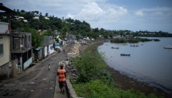 Mayotte en alerte violette pour le passage du cyclone Chido, une situation aussi grave qu’inédite