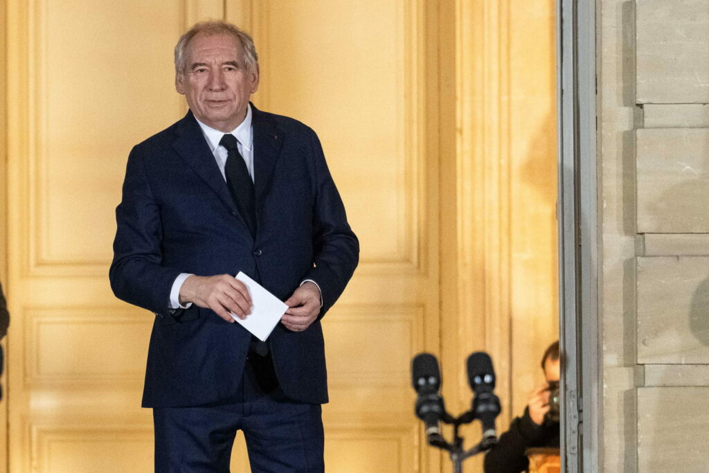 François Bayrou Premier ministre : l'esclandre avec Macron, les menaces du RN et du PS