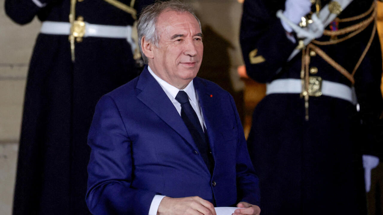 En direct : François Bayrou entame ses consultations en vue de former un gouvernement