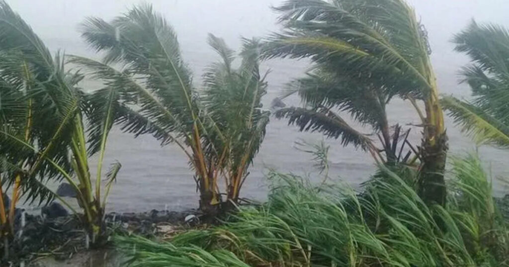 «On a très peur» : à Mayotte, en alerte violette, les habitants barricadés affrontent ce samedi le cyclone Chido