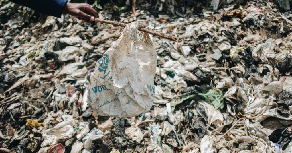 Au Kenya, la mafia des sacs plastique défie les autorités