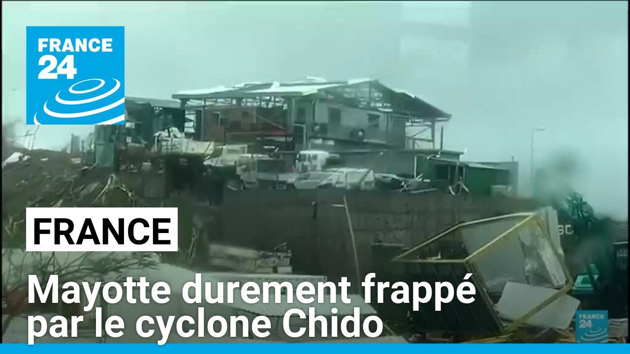 Mayotte durement frappé par le cyclone Chido, des "dégâts énormes"