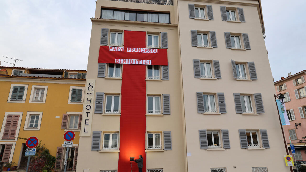 La Corse se prépare à accueillir le pape François, Ajaccio en effervescence