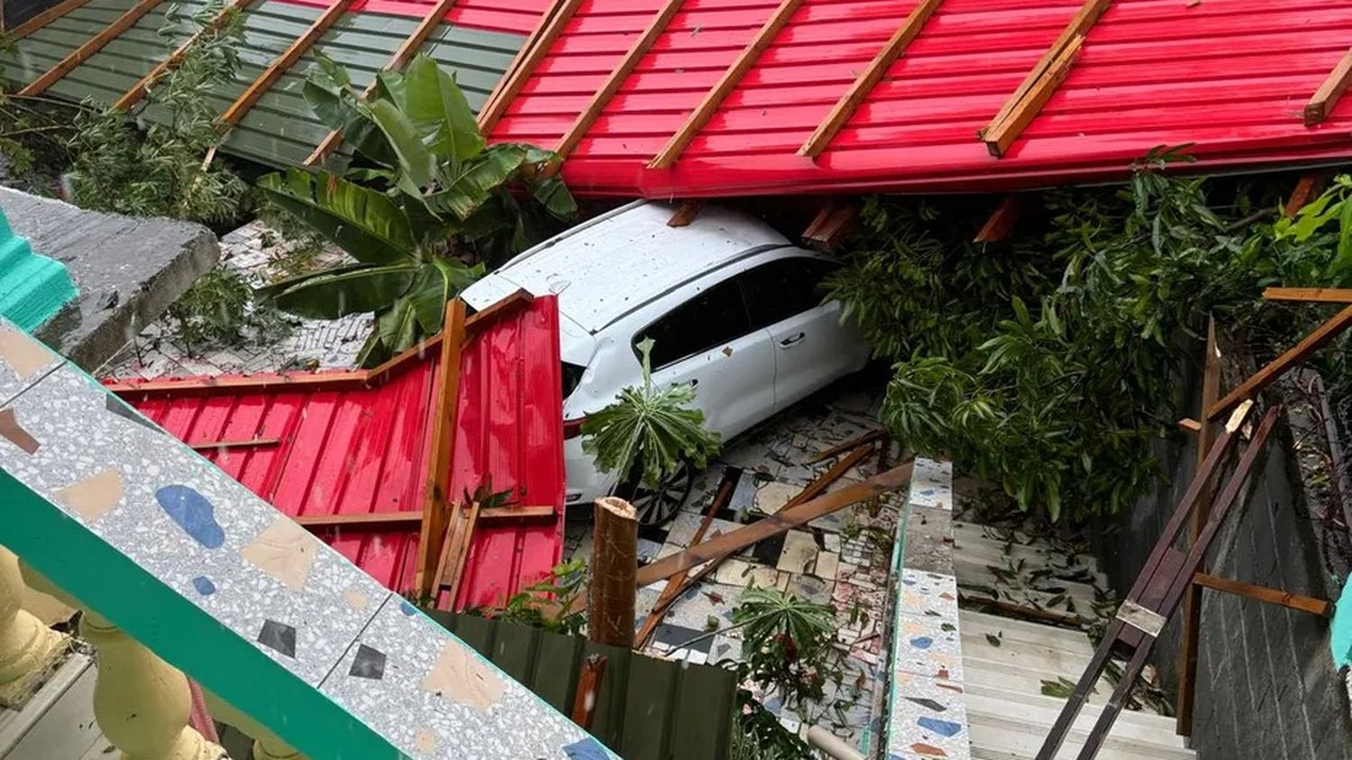 Cyclone Chido à Mayotte : le ministre de l'Intérieur, Bruno Retailleau, redoute un bilan "lourd" face à "une situation dramatique"