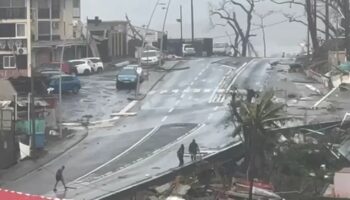 Ce que l'on sait de la situation à Mayotte après le passage du cyclone Chido qui a dévasté l'archipel