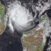 Mayotte dévasté par un cyclone « exceptionnel » : au moins 14 morts, le bilan s’annonce lourd