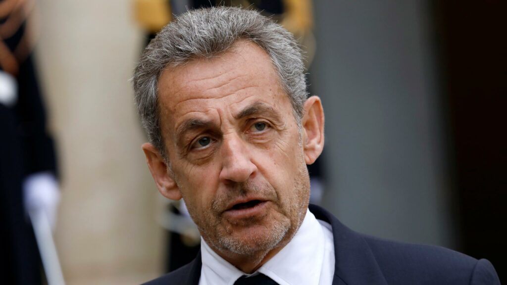 Nicolas Sarkozy déplore un « spectacle affligeant » après la nomination de François Bayrou à Matignon