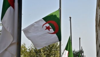 Les drapeaux de l'Algérie, à Alger, la capitale de l'Algérie (image d'illustration)