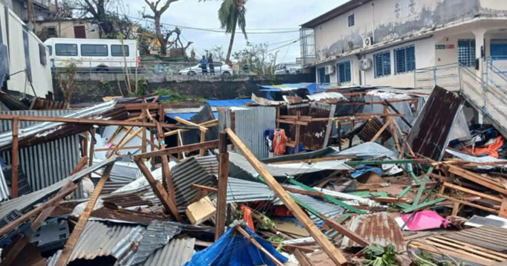 Cyclone Chido à Mayotte : «certainement plusieurs centaines» de morts, «peut-être quelques milliers», selon le préfet