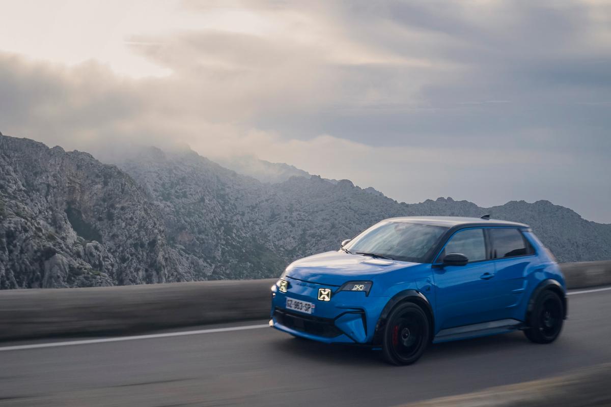 On a testé l’Alpine A290, la bombinette électrique résolument tournée vers le fun