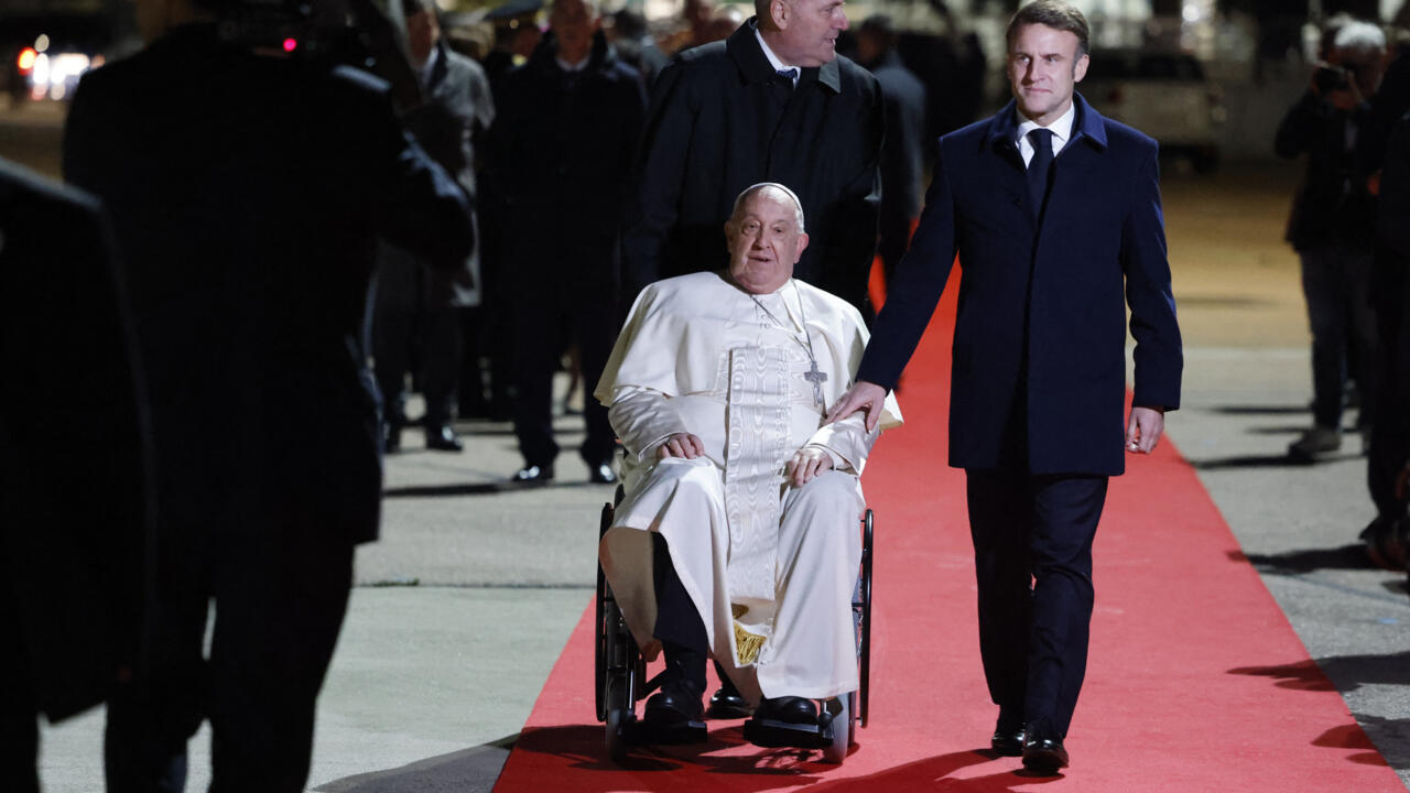 Une grande messe et des bains de foule pour la visite historique du pape à Ajaccio