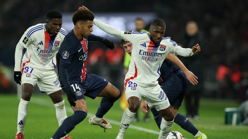 DIRECT. PSG-Lyon : Mikautadze réduit l'écart et relance les Lyonnais... Suivez le match de Ligue 1