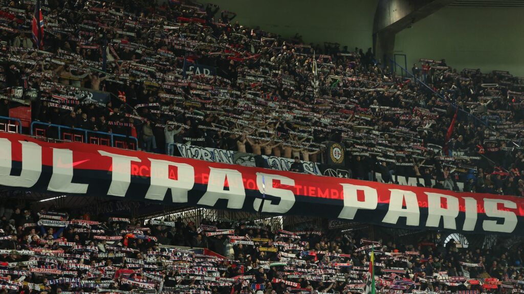 Ligue 1 : nouveaux chants insultants entonnés lors de PSG-OL, le match brièvement interrompu