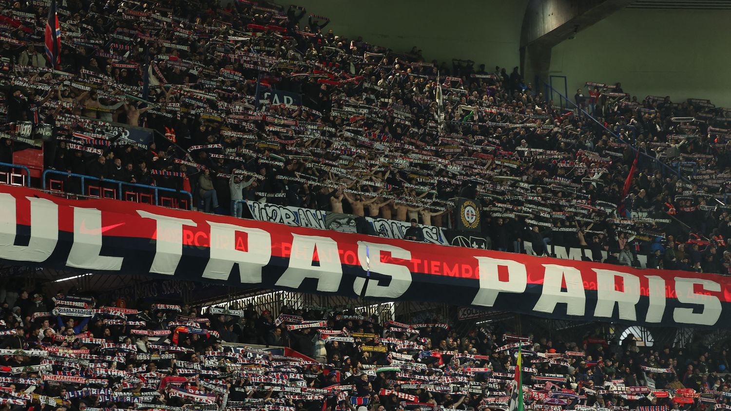 Ligue 1 : nouveaux chants insultants entonnés lors de PSG-OL, le match brièvement interrompu