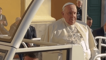 Visite du pape François en Corse : les Ajacciens émus par la venue du souverain pontife