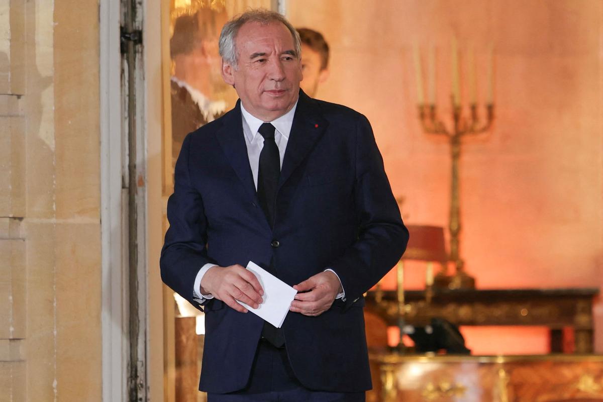 Bayrou entame ce lundi ses consultations des groupes de l’Assemblée suivant leur « importance », Le Pen et Bardella reçus en premier