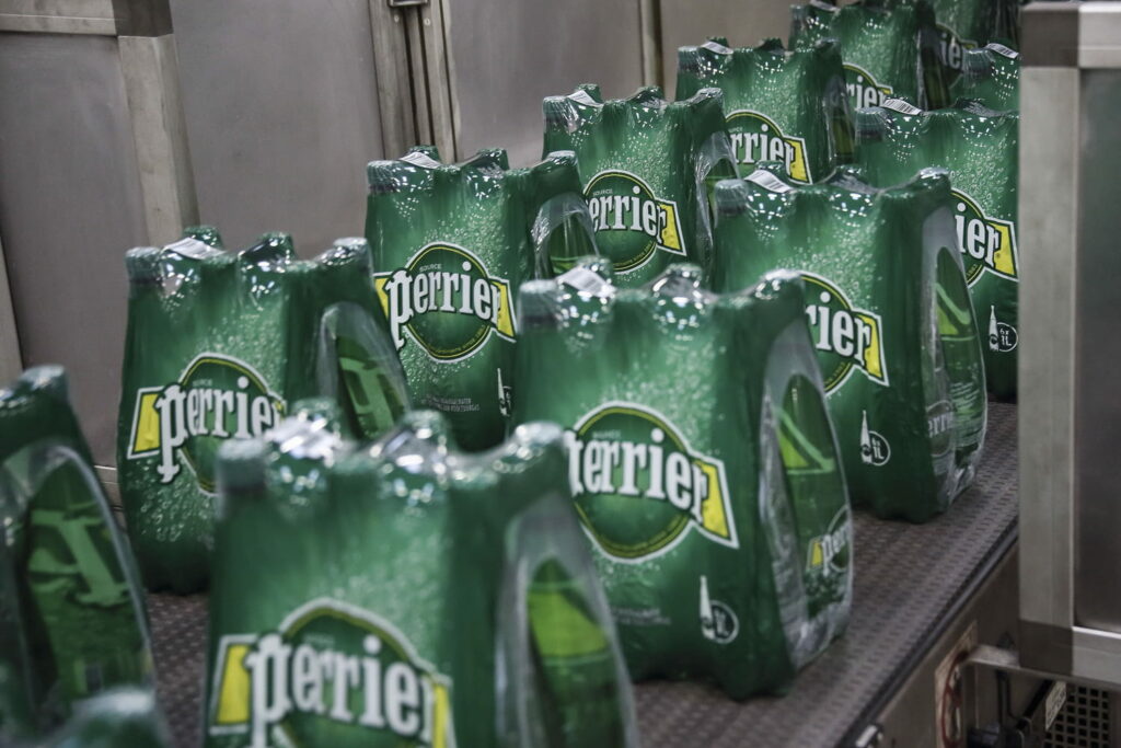 Perrier, c'est fini ? Les bouteilles pourraient disparaître, une menace pèse sur la marque