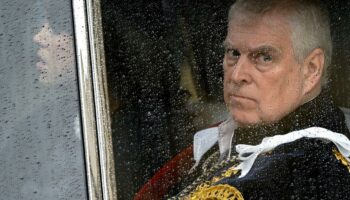 Ami d’un espion chinois présumé, le prince Andrew à nouveau dans l’embarras