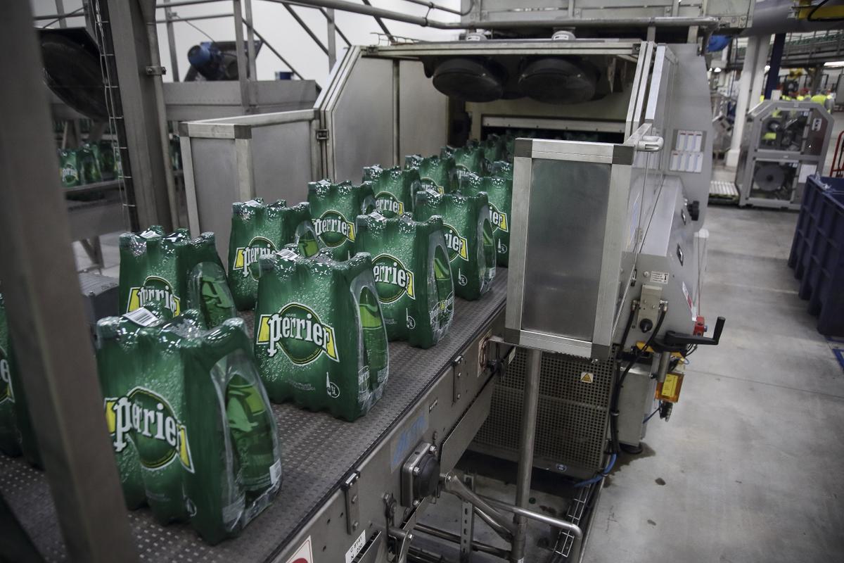 Nestlé invité à arrêter la production d’eau minérale Perrier