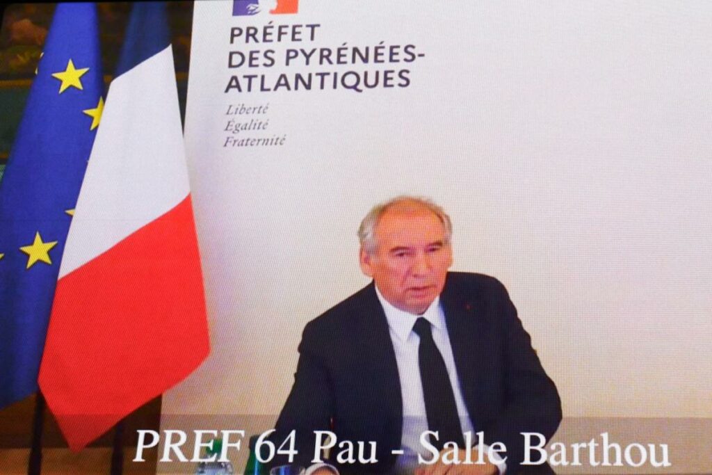 « Il faut que ce débat soit repris » : Bayrou prône le cumul des mandats pour les ministres et les parlementaires