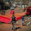 "Au bord de la route, beaucoup de corps par terre" : à Marseille, les Mahorais recueillent des nouvelles de leurs familles touchées par le cyclone Chido