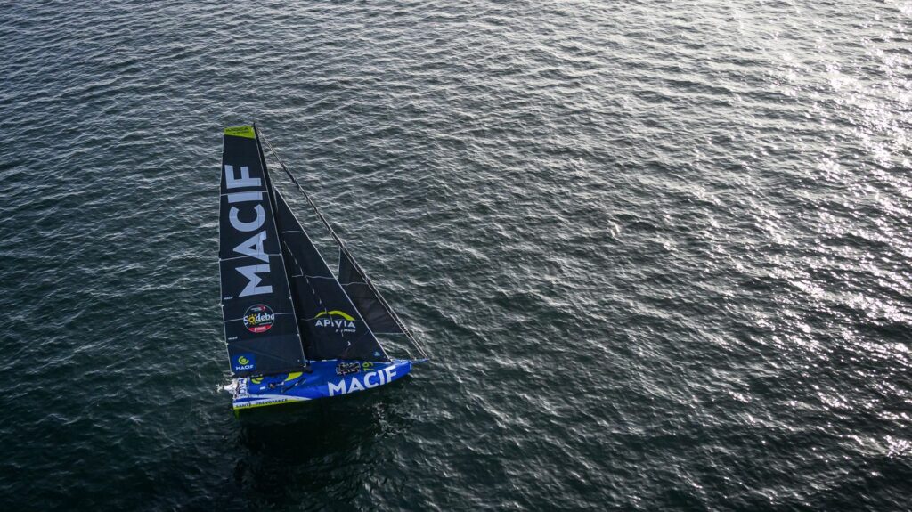 VIDEO. Vendée Globe : Charlie Dalin et Yoann Richomme presque bord à bord en plein milieu de l'océan Pacifique