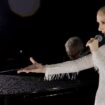 JO Paris 2024 : la robe de Céline Dion, pièce maîtresse d’une exposition pour replonger dans la magie des Jeux