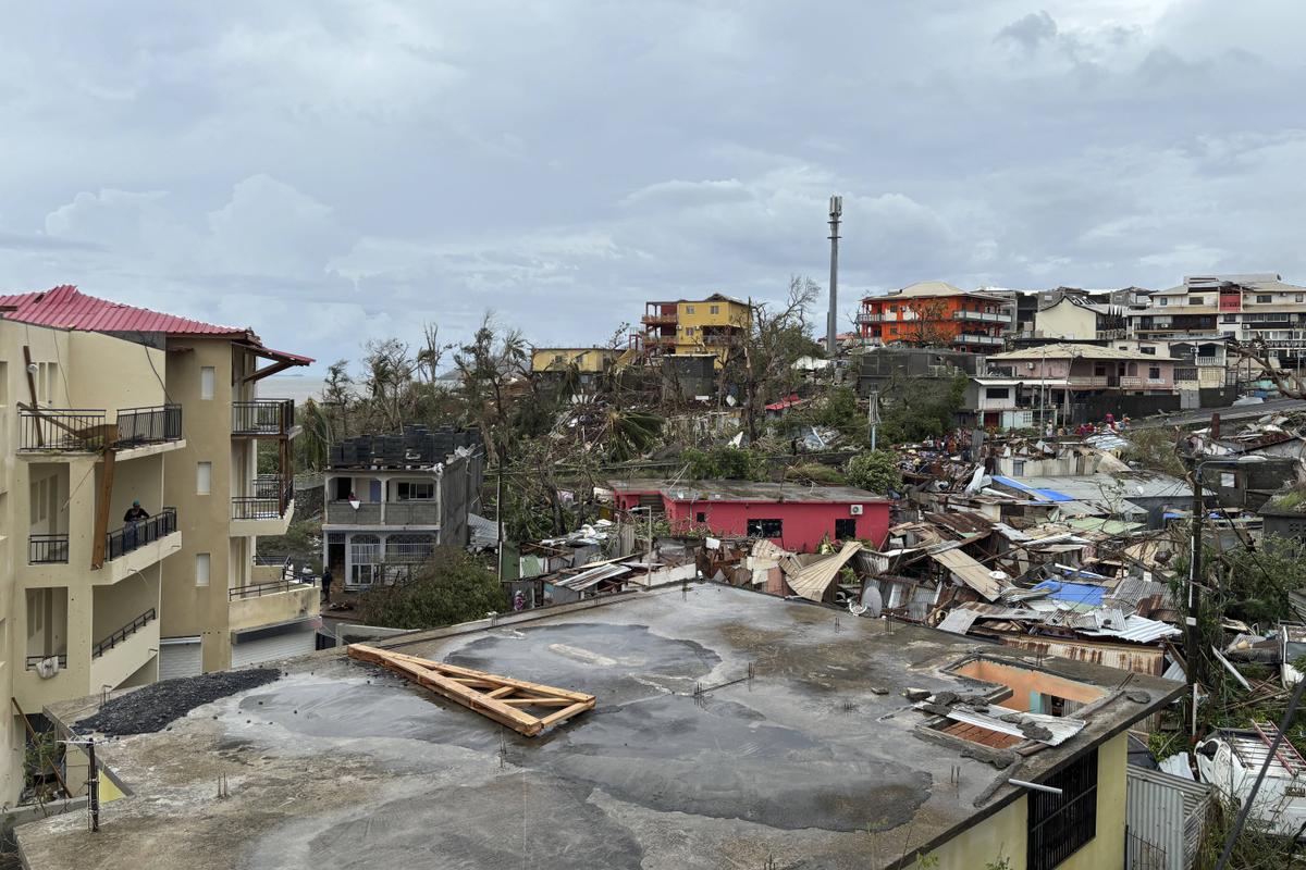 Mayotte, après le cyclone Chido : « Nous pouvons tenir jusqu’à la fin de cette semaine au maximum »